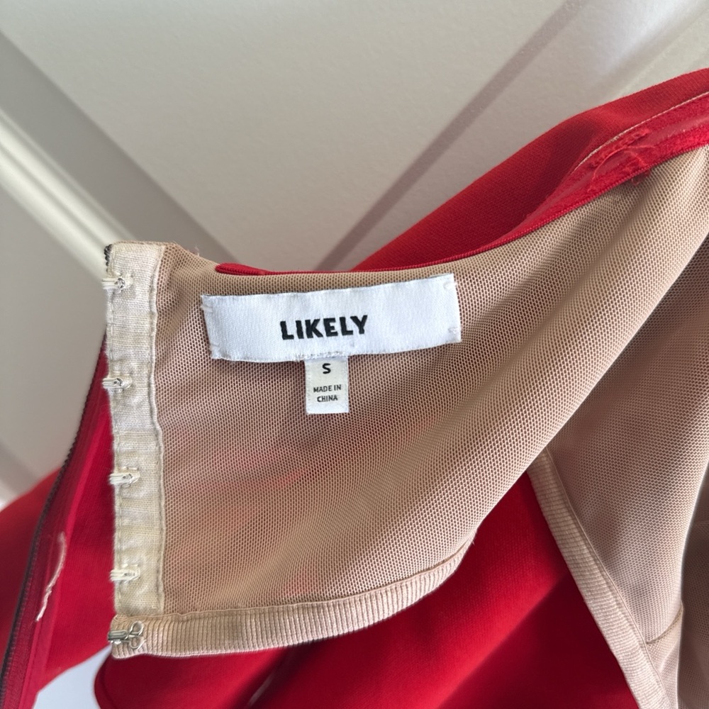 LIKELY Revolve Women's Vibrant Red Crop Freeflow top
Size S